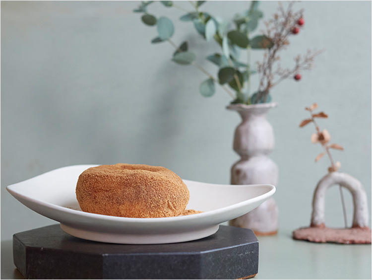 ＜コンビニエンスストア髙橋＞シナモンドーナツ