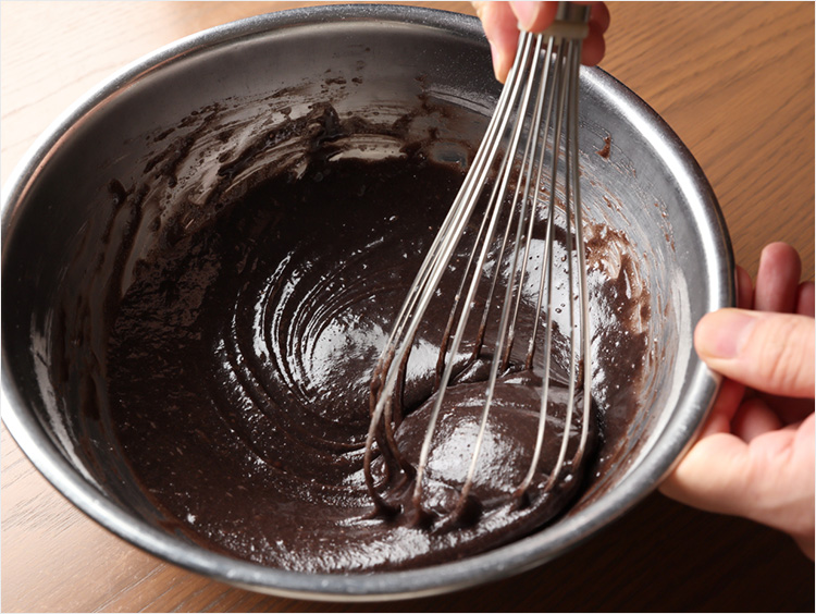 バターを加えて混ぜるイメージ