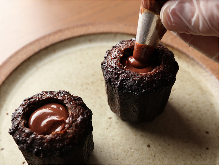 ガナッシュを詰めるイメージ