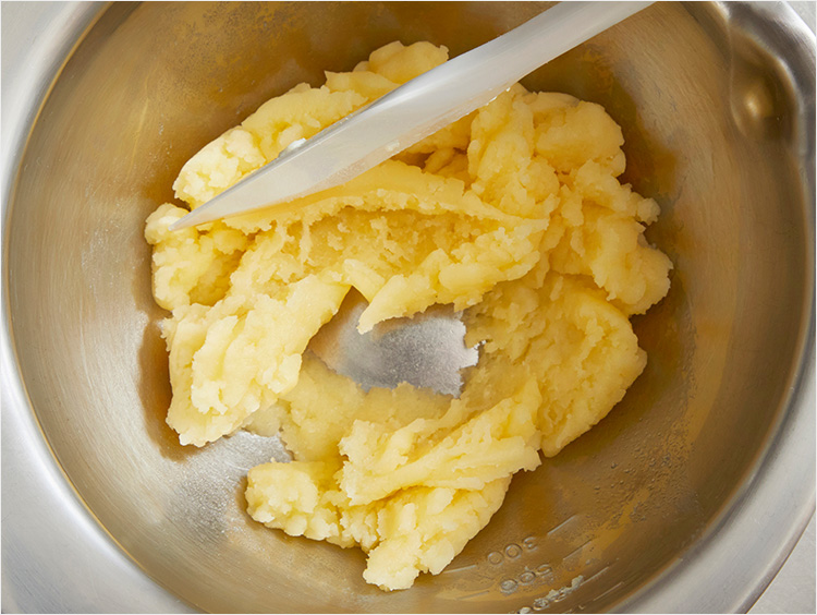 生地を切り混ぜるイメージ