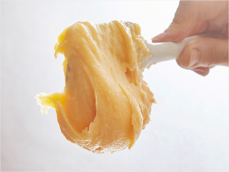 卵が少なめの生地を垂らしたイメージ