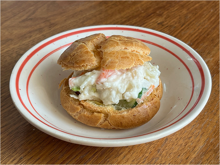 ポテサラはさんだシュー生地のイメージ