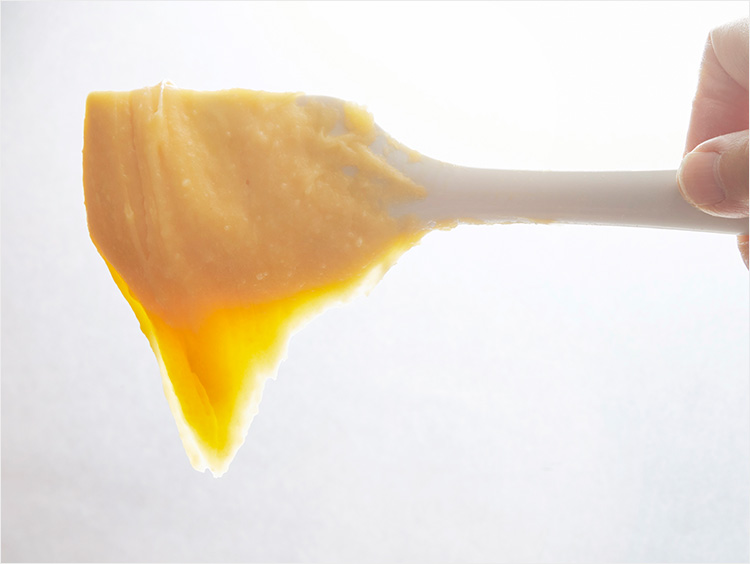 卵が適量の生地を垂らしたイメージ