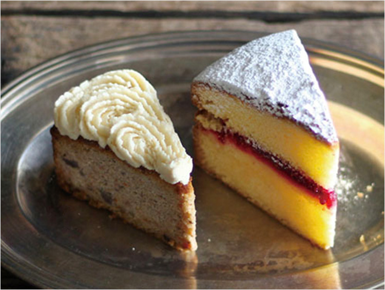 <OHISAMA(おひさま)>このケーキが生まれた歴史を知るほどに惹かれるキャロットケーキ、ラズベリージャム以外で作れなくなったヴィクトリアサンドイッチケーキ