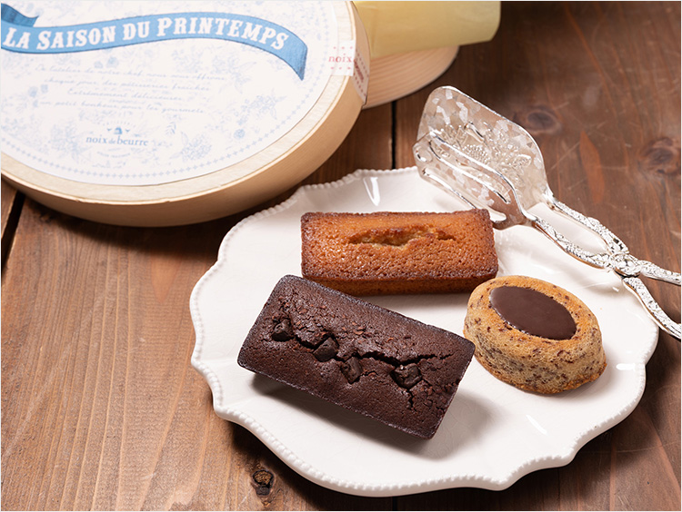 ＜ノワ・ドゥ・ブール＞ガトー・アソートメント（イヴェール）（S）