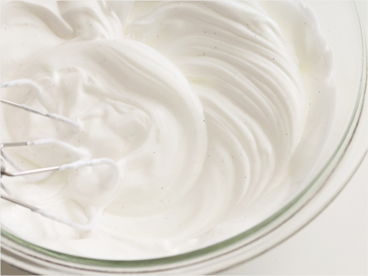 メレンゲにミキサーの跡がついたイメージ