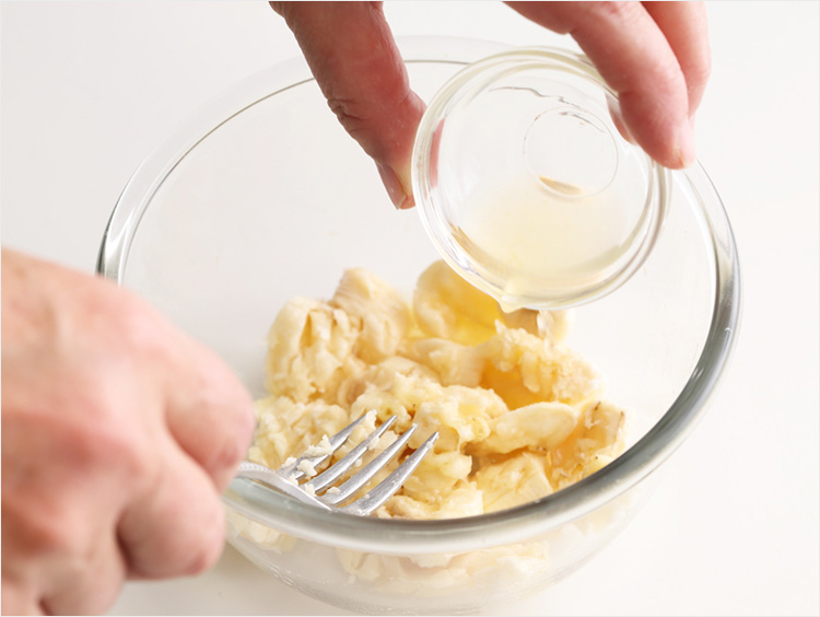 レモン汁を入れるイメージ