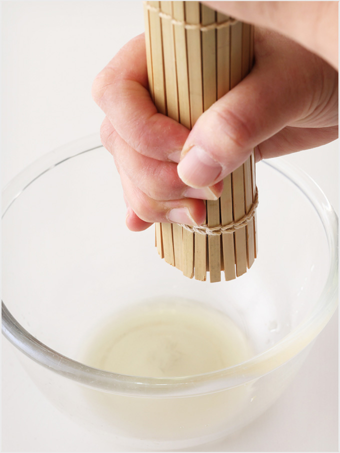 水を絞るイメージ