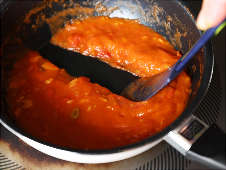 ソースにヘラで跡がつくイメージ