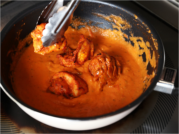 チキンを加えるイメージ