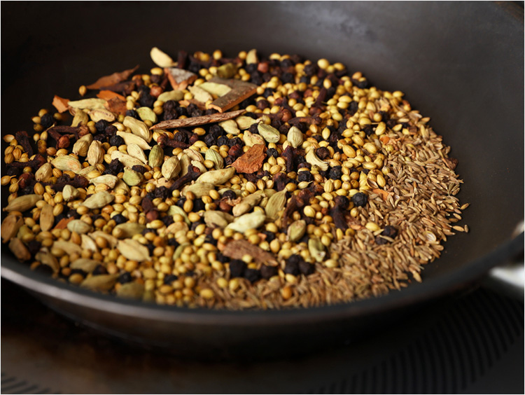 スパイス炒め初めのイメージ