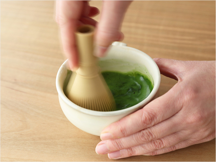 抹茶を攪拌するイメージ