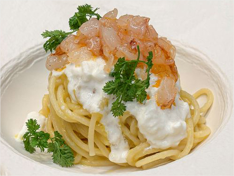 <PASTA MADRE>黄色いトマトソースのスパゲッティ 生エビのタルタルとストラッチャテッラチーズ〜地中海の香り〜