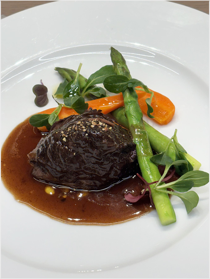 <PASTA MADRE>牛肉の赤ワイン煮込み 春野菜添え