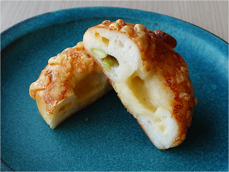 ＜米粉のパン屋 てとてとて＞もちもち米粉の枝豆チーズベーグル