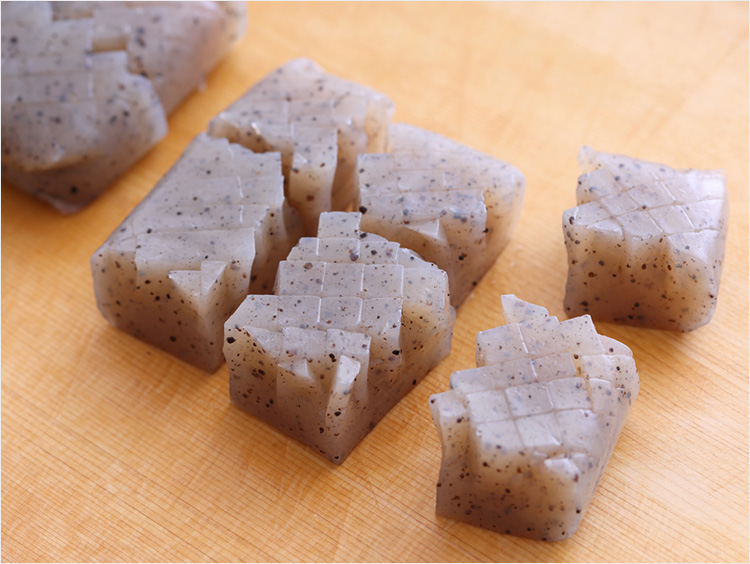 こんにゃくを切ったイメージ