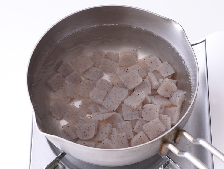 こんにゃくを茹でるイメージ