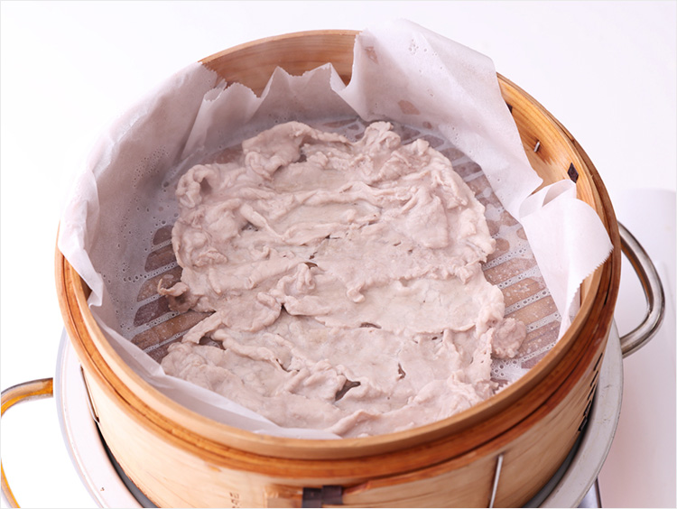 豚肉を蒸したイメージ