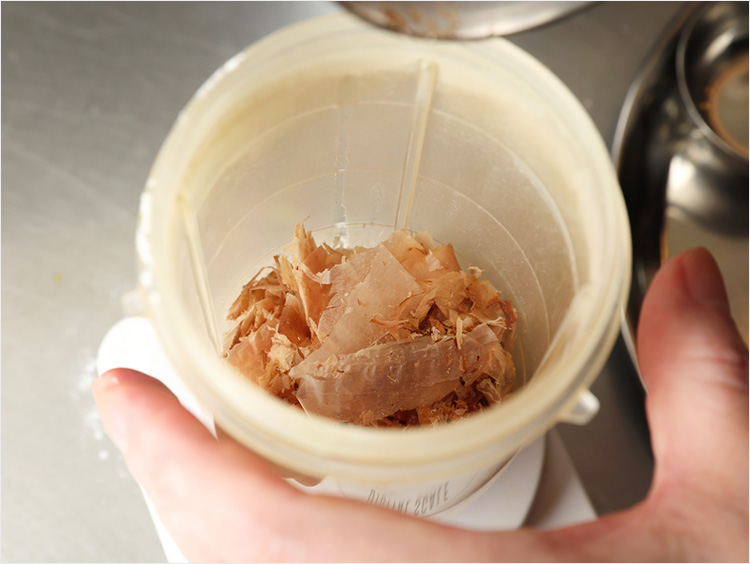 ミキサーに食材が入ったイメージ