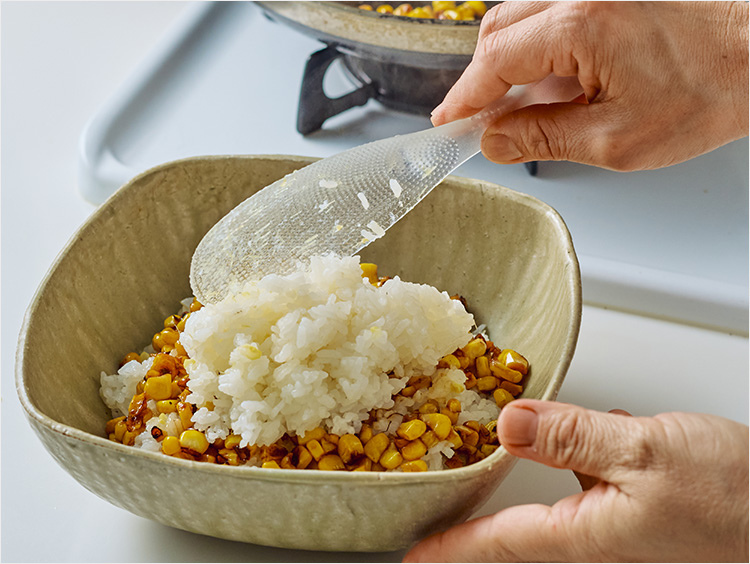 ご飯を盛るイメージ