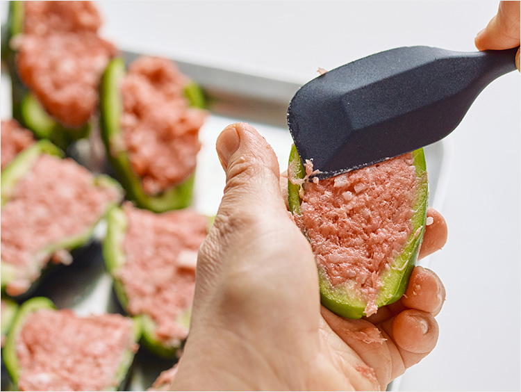 肉をなでつけるイメージ