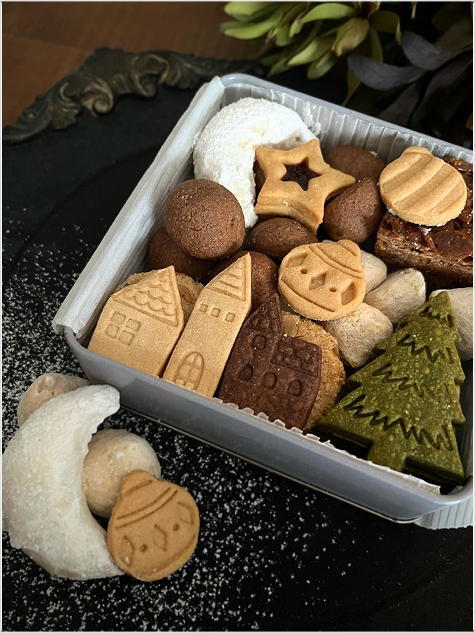 ＜シモンヌ＞クリスマス　夜空のクッキー缶